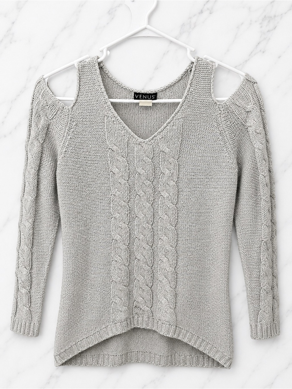 VENUS Grey Cable Knit V-Neck Cold Shoulder Cutout Sweater Pullover | Medium⁠